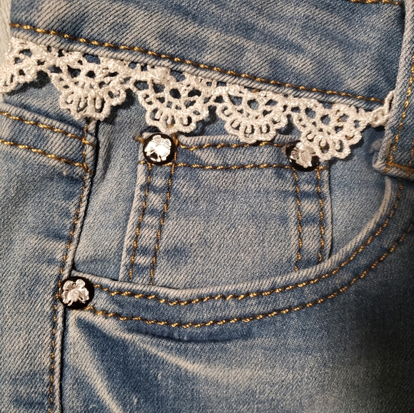 Jeans Jeans Jeans Blue Denim Jean Shorts Lace Trim Belted Border & Pockets Cute - Picture 5 of 6
